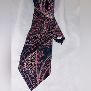 Oscar De La Renta vintage 100% imported silk tie